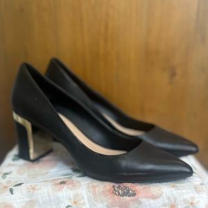 DKNY low pumps size 7.5